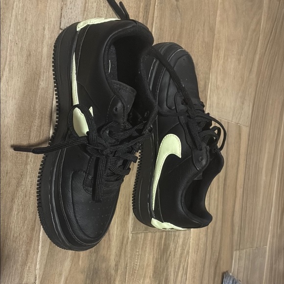 Nike Air Force 1 Jester Black Pale Yellow Green Swoosh Platform Sneakers Size 7 - Picture 3 of 9